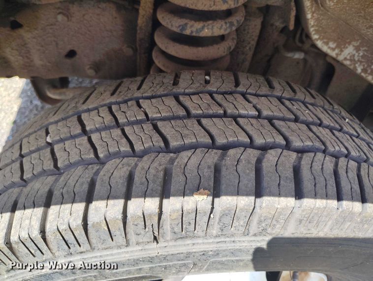 image for item YA0637 2022 Ford E450 shuttle bus