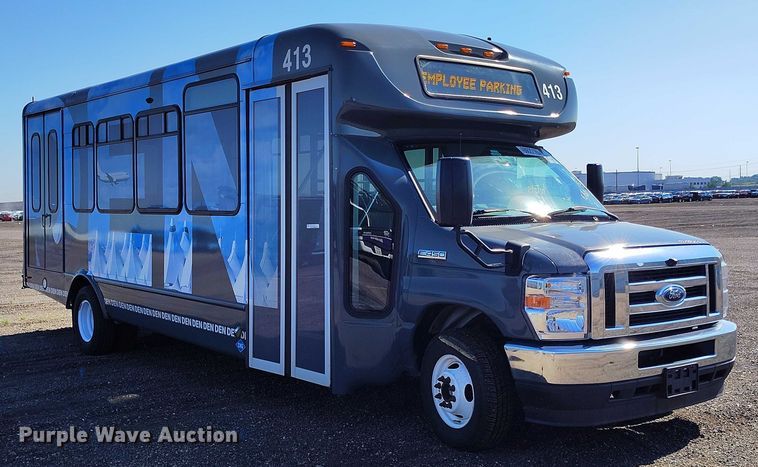 image for item YA0638 2022 Ford E450 shuttle bus