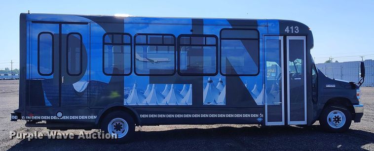 image for item YA0638 2022 Ford E450 shuttle bus