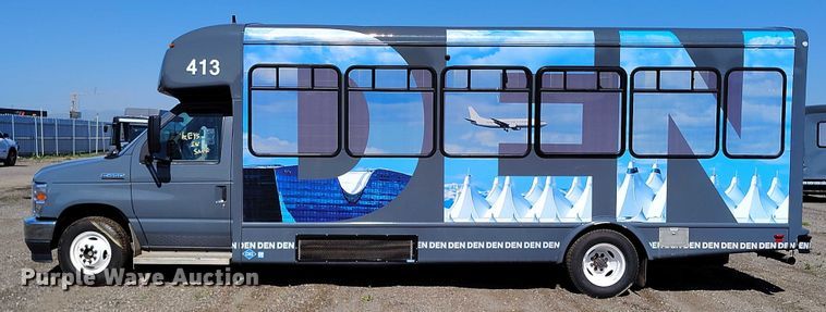 image for item YA0638 2022 Ford E450 shuttle bus