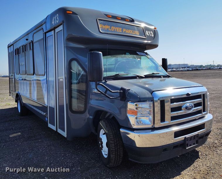 image for item YA0638 2022 Ford E450 shuttle bus
