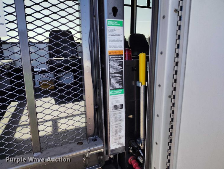 image for item YA0638 2022 Ford E450 shuttle bus