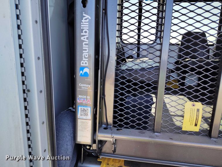 image for item YA0638 2022 Ford E450 shuttle bus