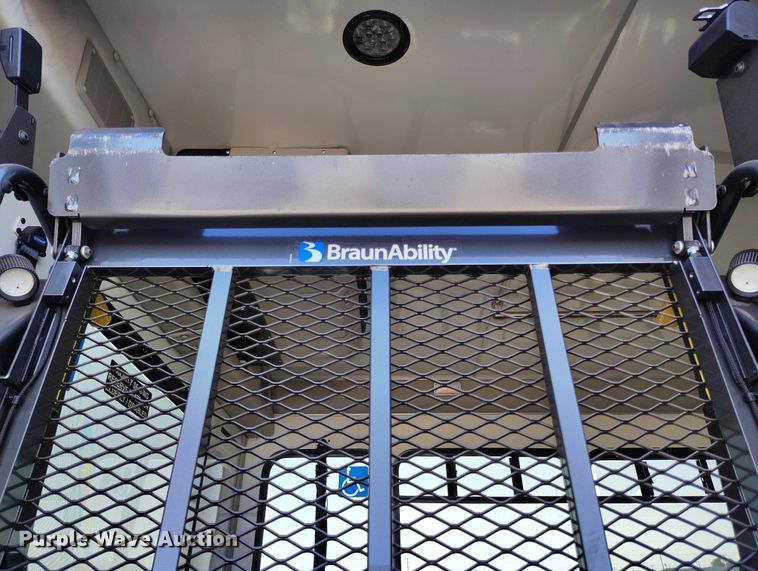 image for item YA0638 2022 Ford E450 shuttle bus