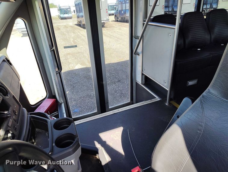 image for item YA0638 2022 Ford E450 shuttle bus