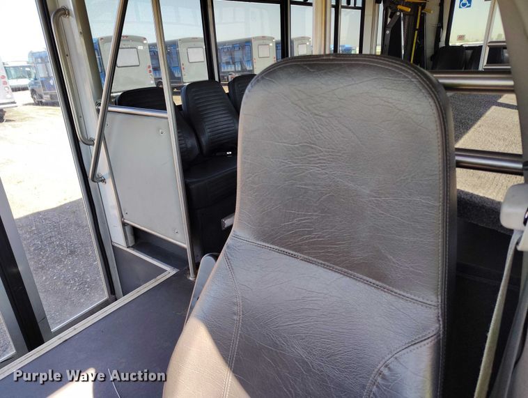 image for item YA0638 2022 Ford E450 shuttle bus