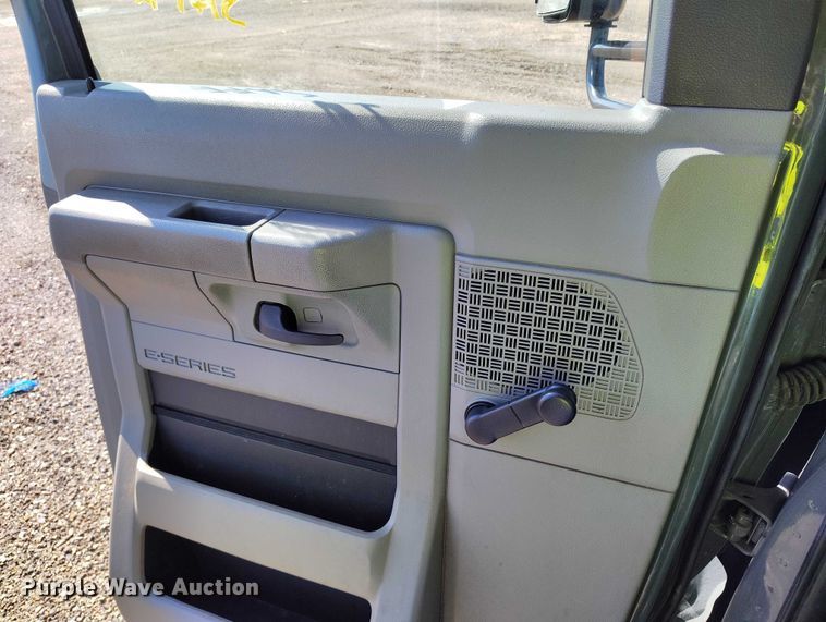 image for item YA0638 2022 Ford E450 shuttle bus