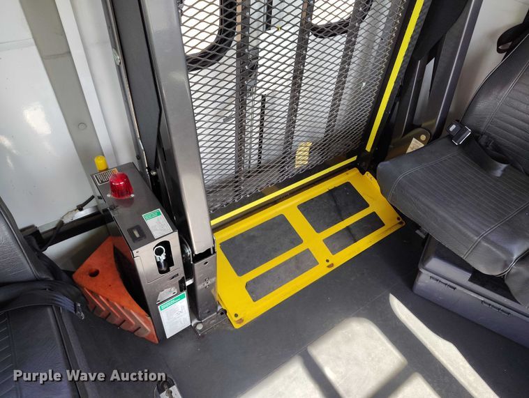 image for item YA0638 2022 Ford E450 shuttle bus