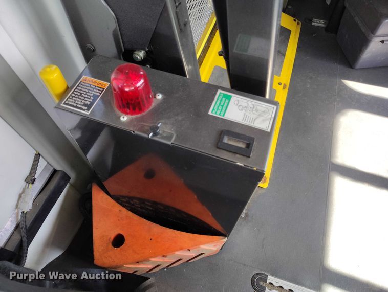 image for item YA0638 2022 Ford E450 shuttle bus