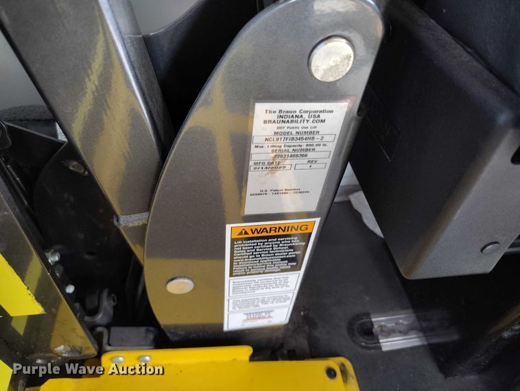 image for item YA0638 2022 Ford E450 shuttle bus