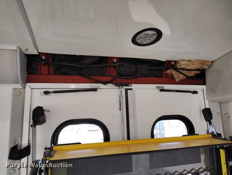 image for item YA0638 2022 Ford E450 shuttle bus