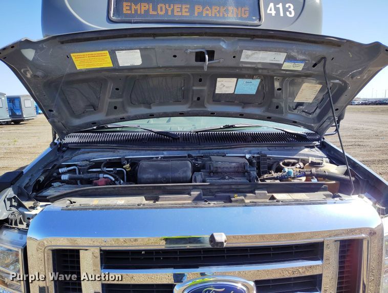 image for item YA0638 2022 Ford E450 shuttle bus