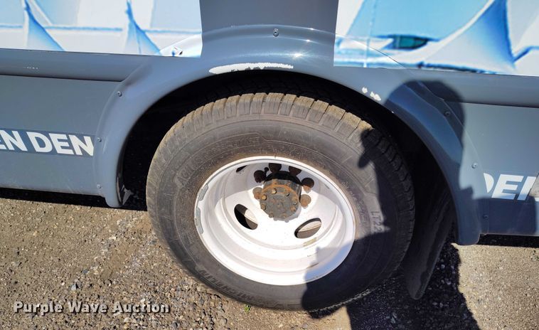 image for item YA0638 2022 Ford E450 shuttle bus