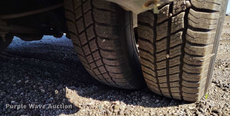 image for item YA0638 2022 Ford E450 shuttle bus