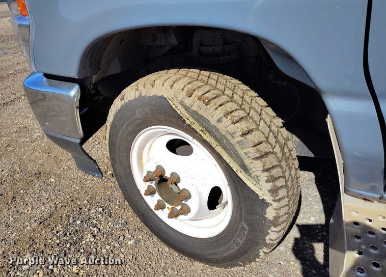 image for item YA0638 2022 Ford E450 shuttle bus