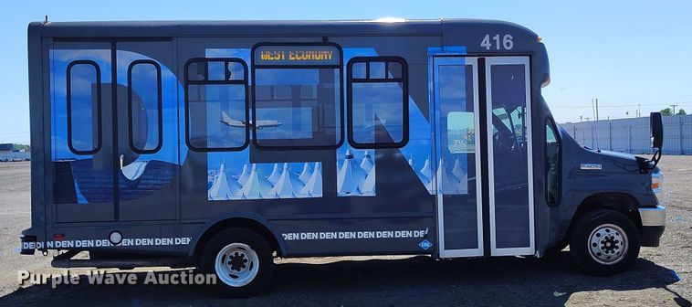 image for item YA0639 2022 Ford E450 shuttle bus