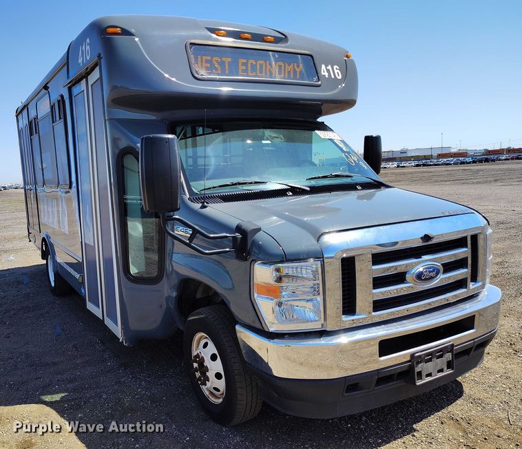 image for item YA0639 2022 Ford E450 shuttle bus
