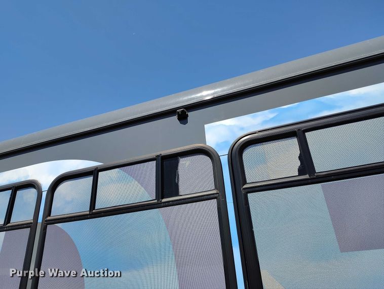 image for item YA0639 2022 Ford E450 shuttle bus