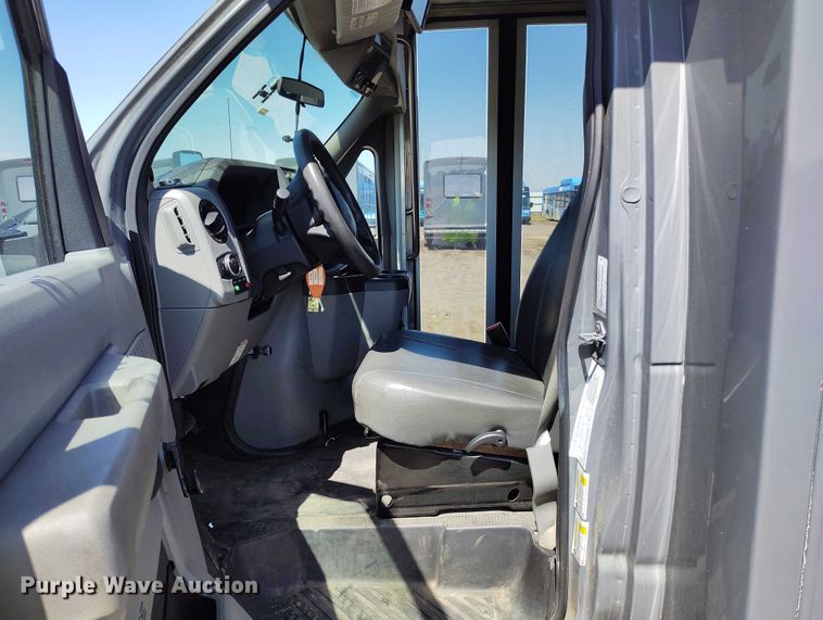 image for item YA0639 2022 Ford E450 shuttle bus