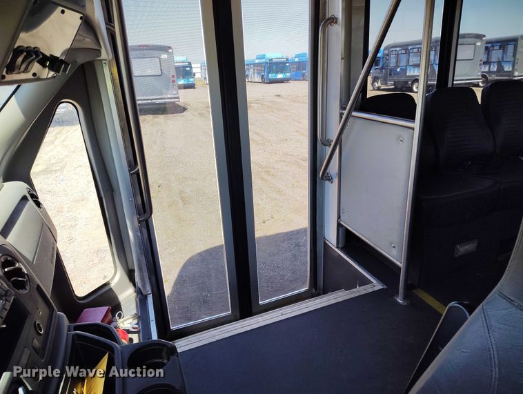 image for item YA0639 2022 Ford E450 shuttle bus