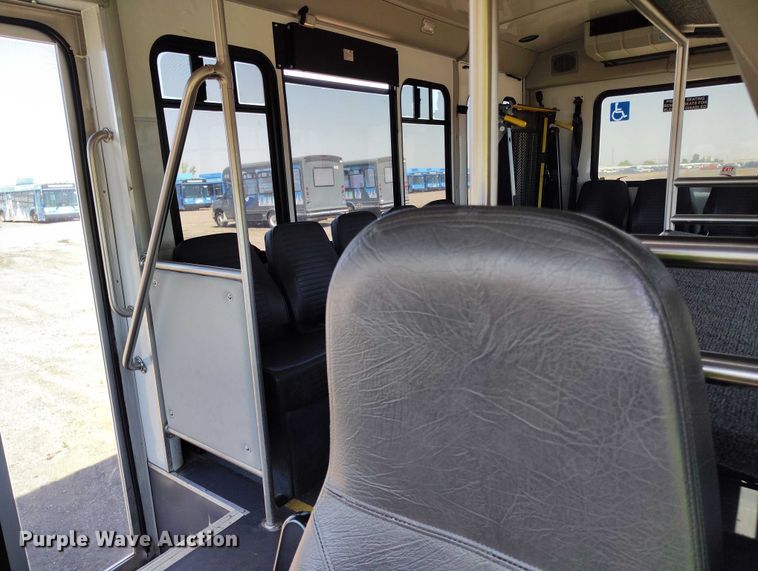 image for item YA0639 2022 Ford E450 shuttle bus