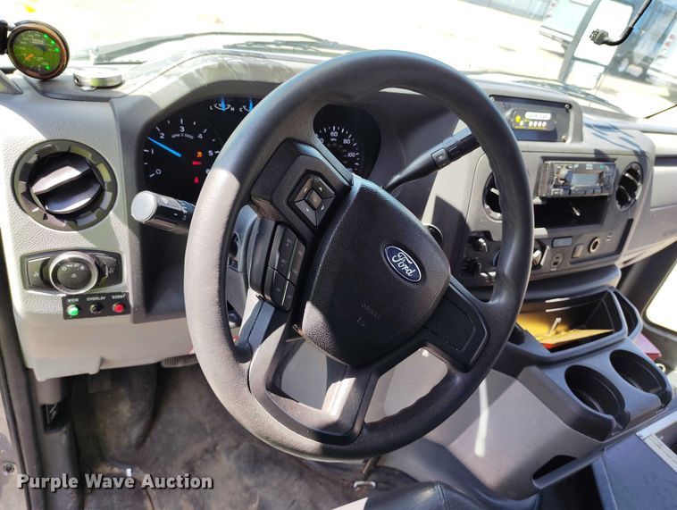 image for item YA0639 2022 Ford E450 shuttle bus