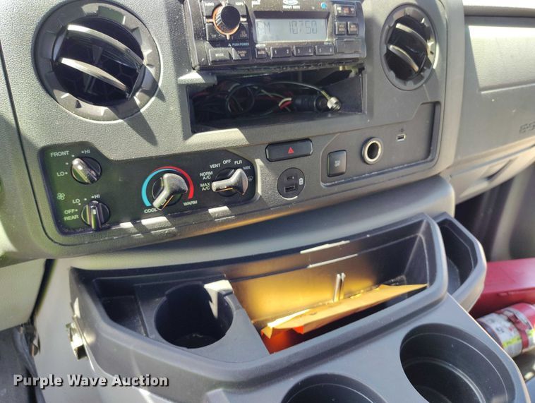 image for item YA0639 2022 Ford E450 shuttle bus