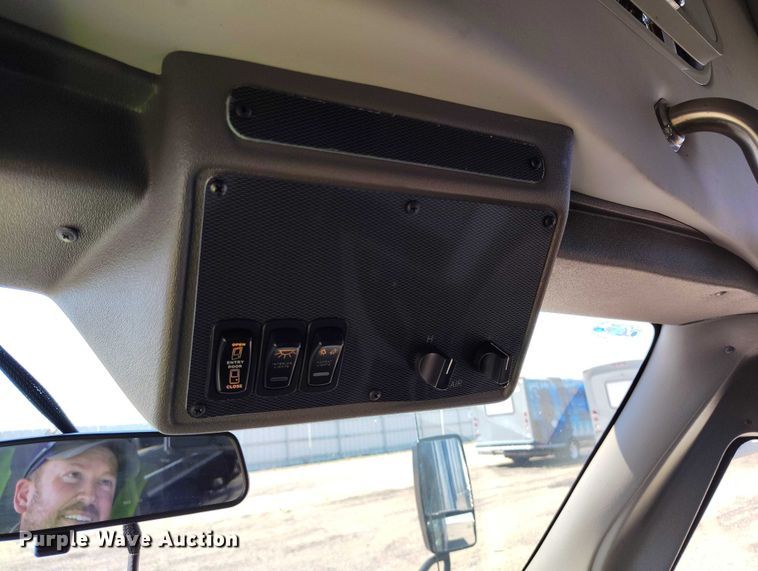 image for item YA0639 2022 Ford E450 shuttle bus