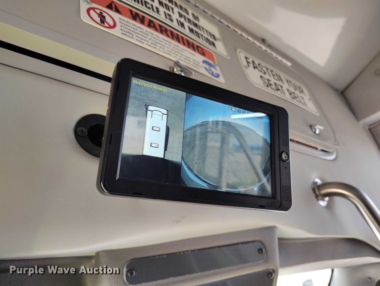 image for item YA0639 2022 Ford E450 shuttle bus