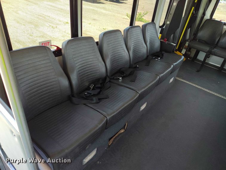 image for item YA0639 2022 Ford E450 shuttle bus