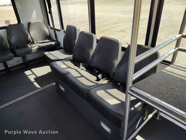 image for item YA0639 2022 Ford E450 shuttle bus