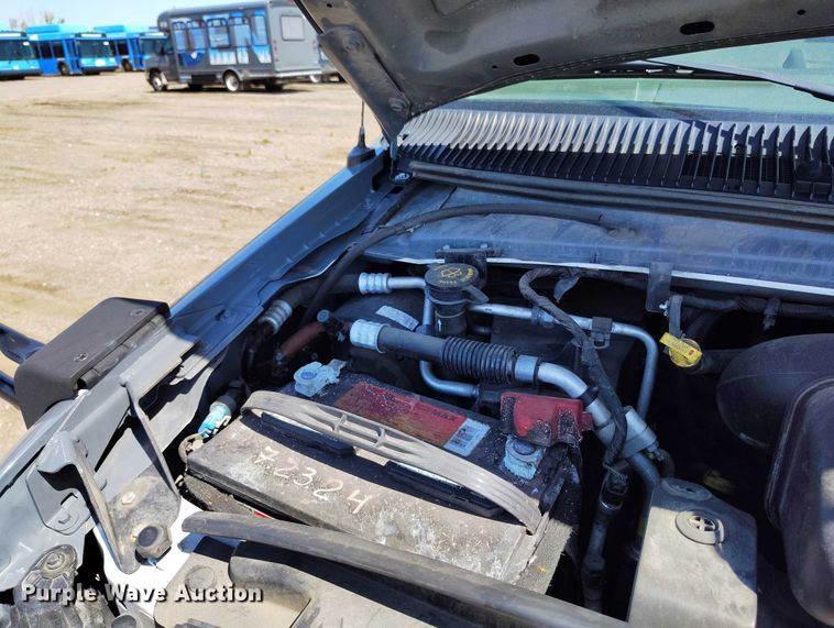 image for item YA0639 2022 Ford E450 shuttle bus