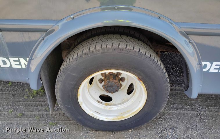 image for item YA0639 2022 Ford E450 shuttle bus