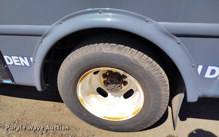 image for item YA0639 2022 Ford E450 shuttle bus