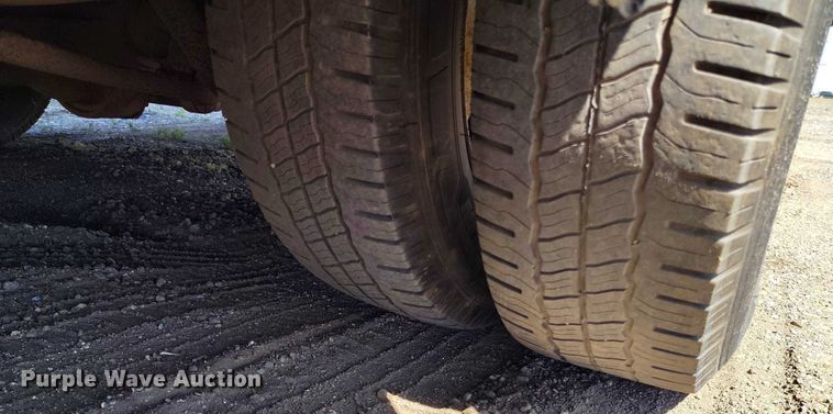 image for item YA0639 2022 Ford E450 shuttle bus