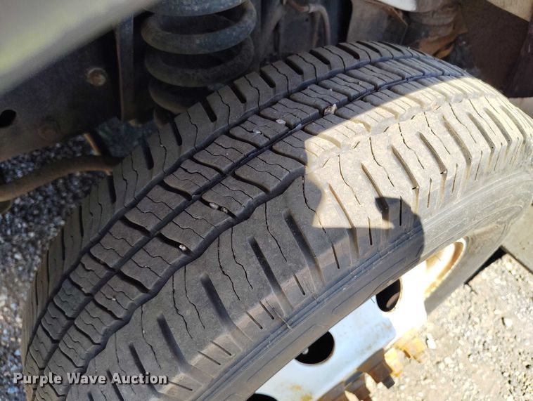 image for item YA0639 2022 Ford E450 shuttle bus