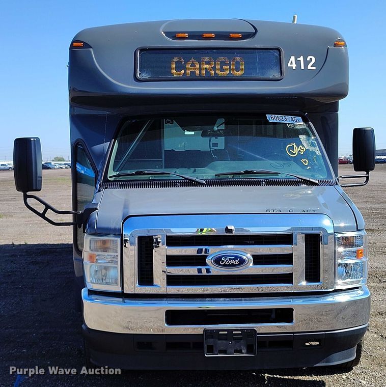 image for item YA0640 2022 Ford E450 shuttle bus