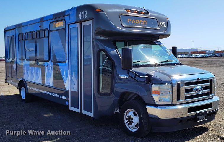 image for item YA0640 2022 Ford E450 shuttle bus