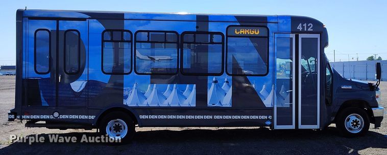 image for item YA0640 2022 Ford E450 shuttle bus