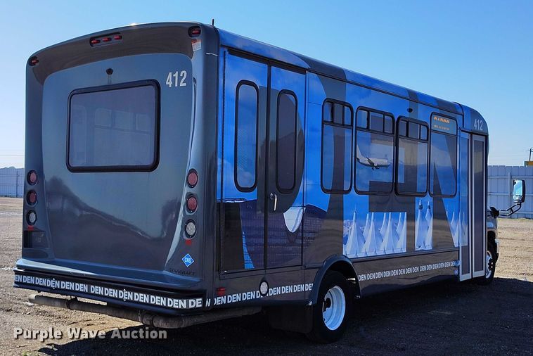 image for item YA0640 2022 Ford E450 shuttle bus