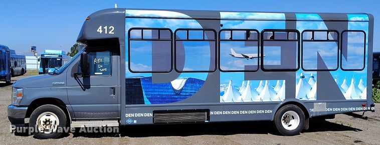 image for item YA0640 2022 Ford E450 shuttle bus