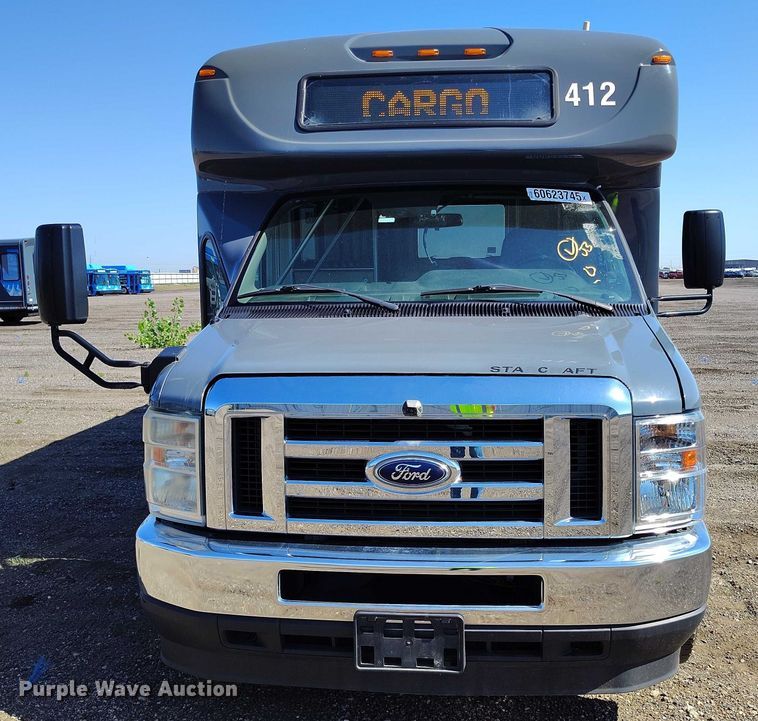 image for item YA0640 2022 Ford E450 shuttle bus