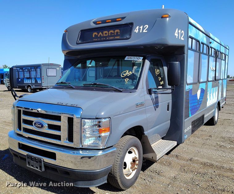 image for item YA0640 2022 Ford E450 shuttle bus