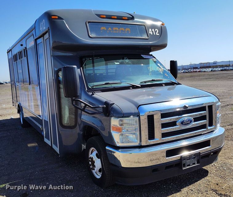image for item YA0640 2022 Ford E450 shuttle bus