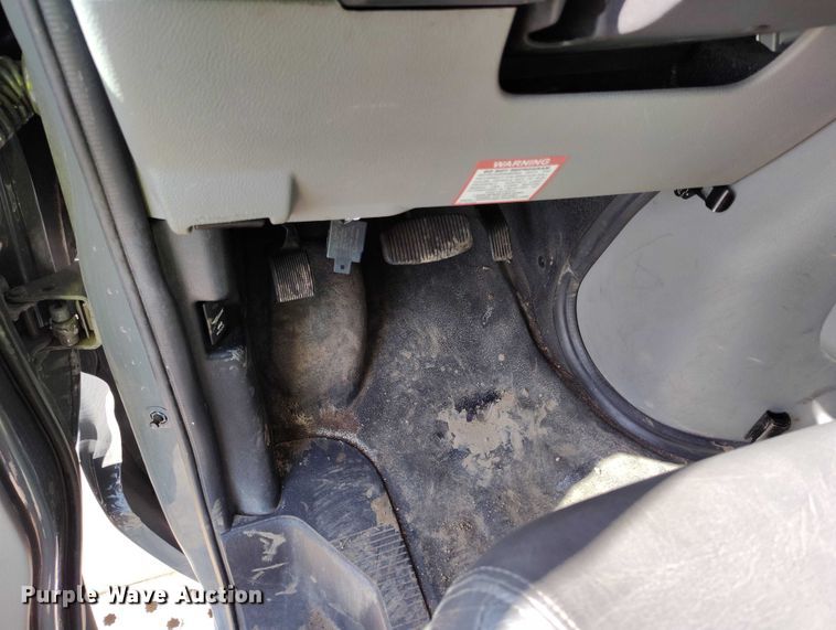 image for item YA0640 2022 Ford E450 shuttle bus