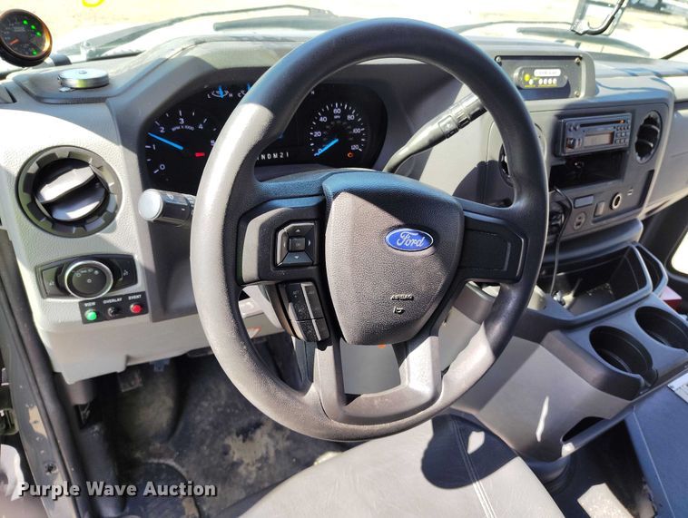 image for item YA0640 2022 Ford E450 shuttle bus