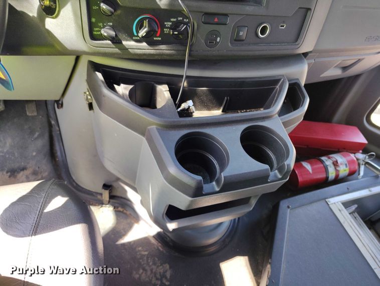 image for item YA0640 2022 Ford E450 shuttle bus