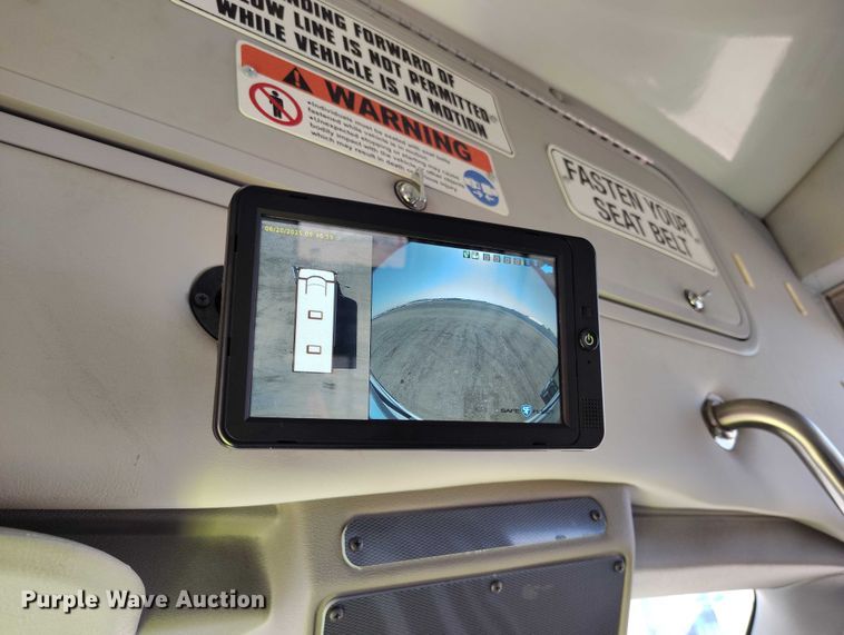 image for item YA0640 2022 Ford E450 shuttle bus