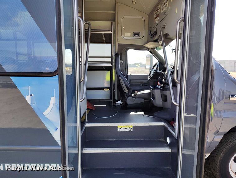 image for item YA0640 2022 Ford E450 shuttle bus