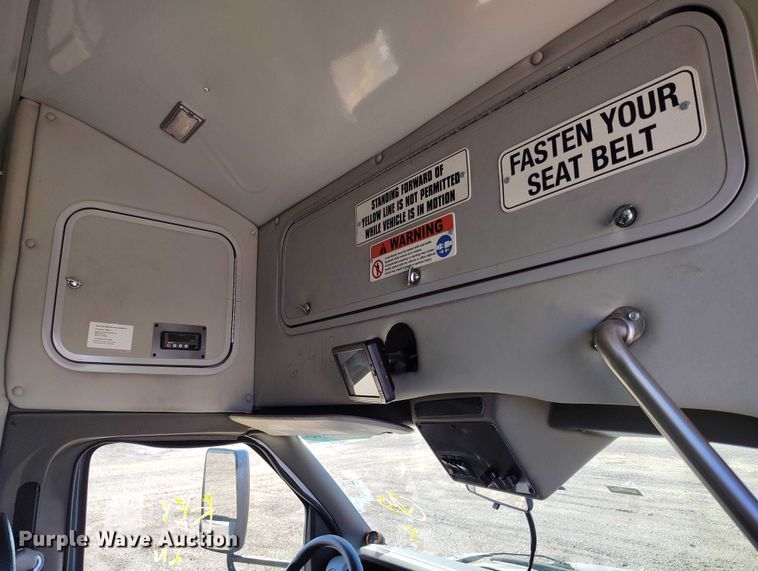 image for item YA0640 2022 Ford E450 shuttle bus